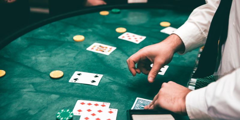 Poker 8Xbet – Cách Chơi Và Chiến Lược Nâng Cao Tỷ Lệ Thắng